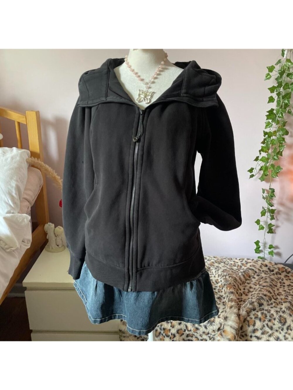 Black Lululemon scuba zip up hoodie Size 12